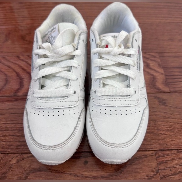 Reebok Other - Reebok Kids White Retro Sneakers tennis shoes. Adorable